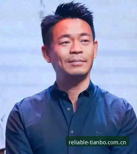 天博中国站软件下载推荐评测 孙浩蹲在电脑前啪嗒啪嗒打字的那一刻,我突然觉得,那些藏着掖着的官方说法,还不如他一句话来得实在。他说:“就下载了个安装包,才41.3 MB,三分钟装完,画质弹出来的时候,我媳妇以为我换了台显示器。”这话不是广告词,是在用户群里大伙儿传开的原话。做这行十几年,我见过太多评测文章,画质、速度、稳定性,这些词翻来覆去地用,后头跟着一堆评分表、对比图,看着挺唬人,但你真读进去,没几个活儿能落到地面上。今天写这个天博中国站软件下载推荐评测,不灌那些虚的,从老孙的电脑屏幕开始,把真实的路数摸清楚。